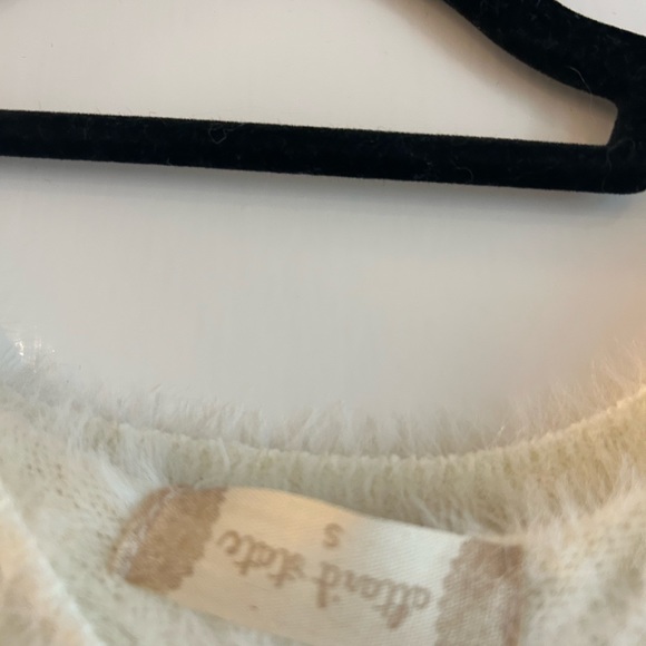 White fuzzy cropped sweater - Picture 3 of 3